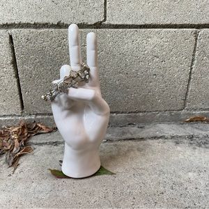 Vintage , 5 Wire Bracelets in Gold and Silver Metal